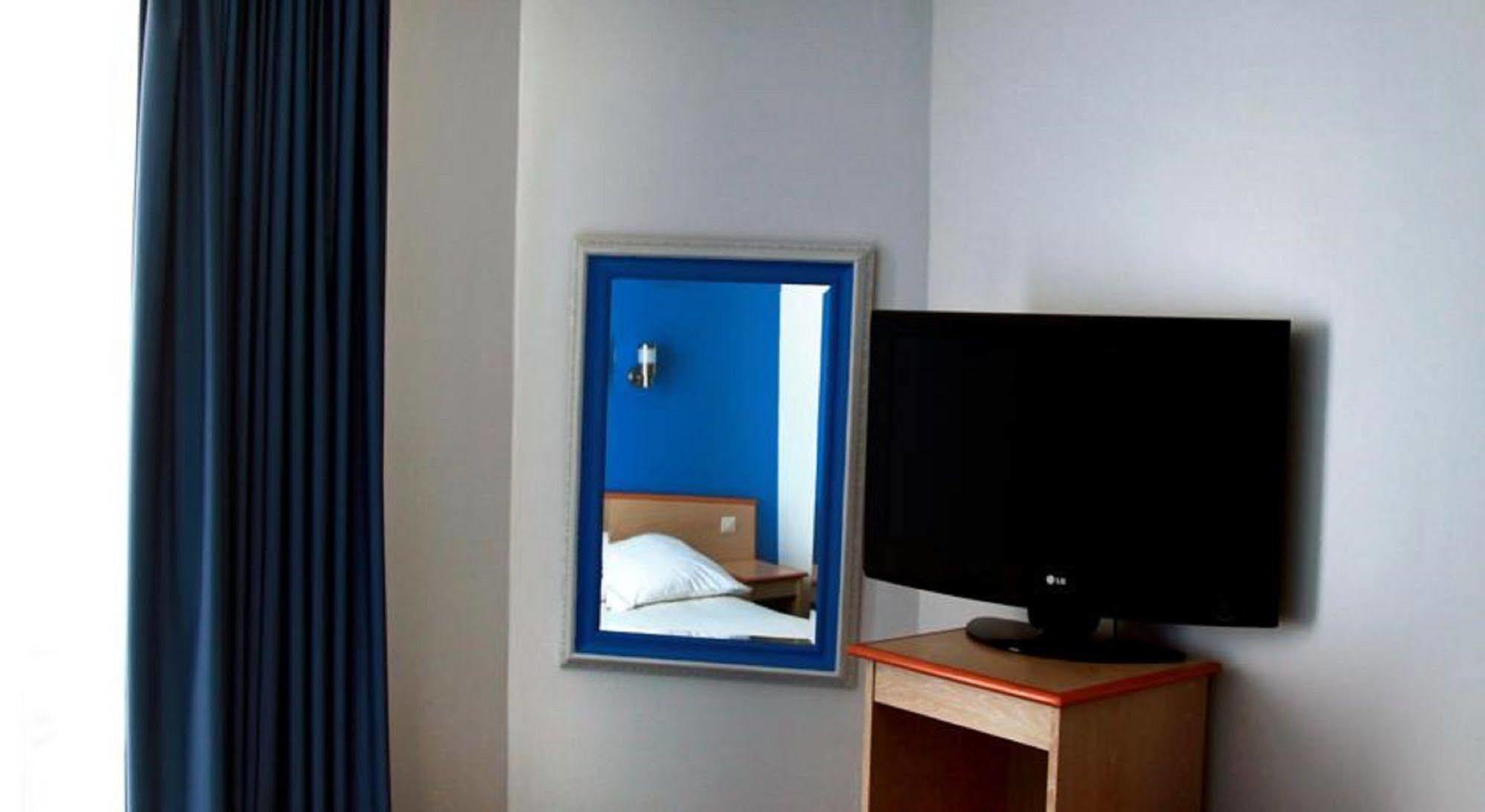Hotel Briand Devient Hotel Ipl Levallois-Perret Zewnętrze zdjęcie